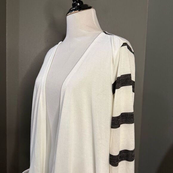 New Lularoe Caroline Open Front Cardigan Sweater White Grey Stripes - Picture 6 of 10